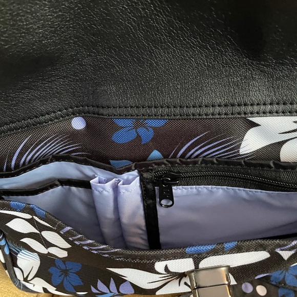 DAKINE Laptop Messenger Bag - Picture 6 of 11